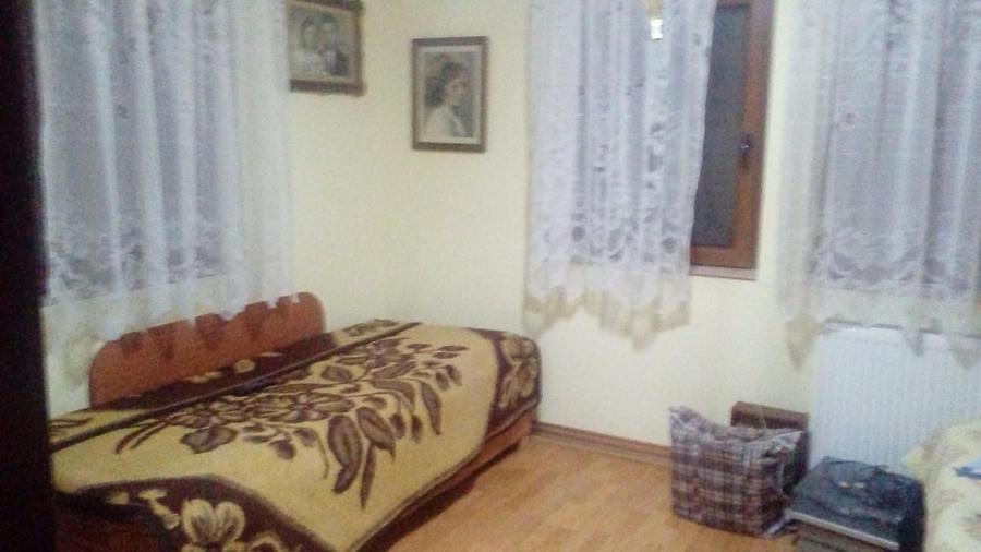 Vand casa cu 3 camere + dependinte, teren 320 mp, sat Ibanesti, str. Principala