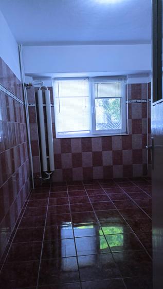 Apartament 2 camere decomandate de vanzare zona Cet