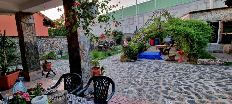 Casa, 170 mp, teren 1400 mp, zona Bariera Valcii