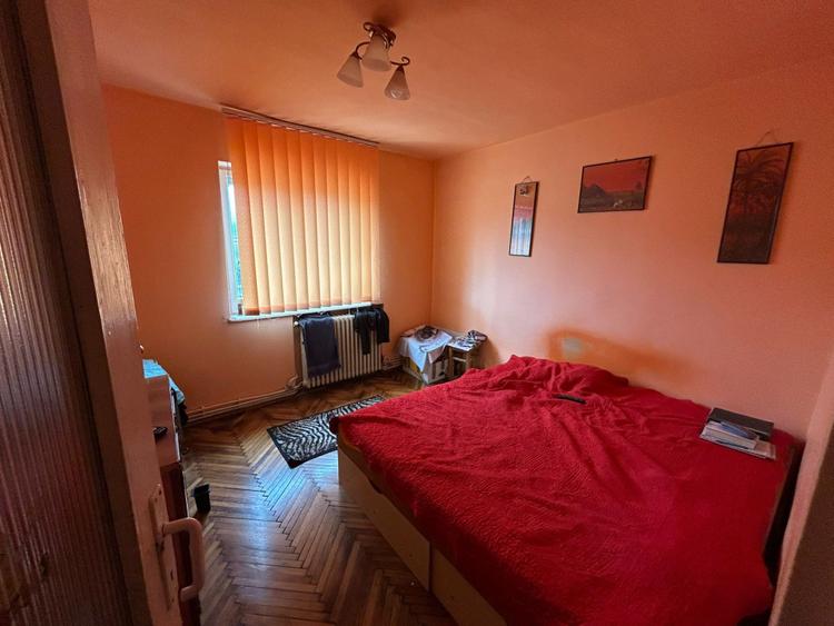 Apartament cu 4 camere, 2 bai, 2 balcoane, parcare si boxa - Cetate