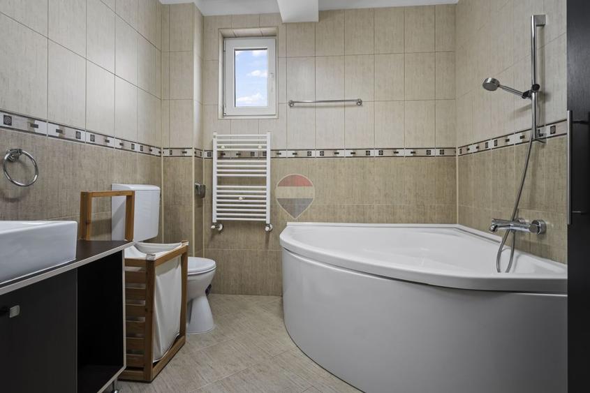 Apartament premium cu 4 camere 141 mp, si curte proprie 210mp