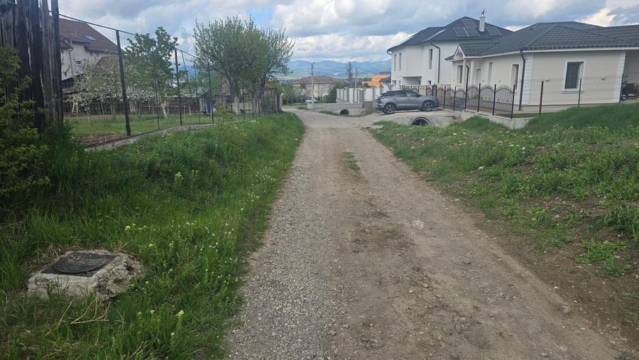 Vand teren intravilan in Zavoi partea de jos situat pe str. Sadoveanu,