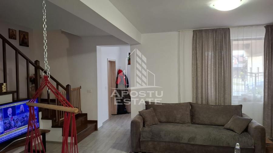Duplex în Mosnita Noua situat în apropiere de drumul principal.