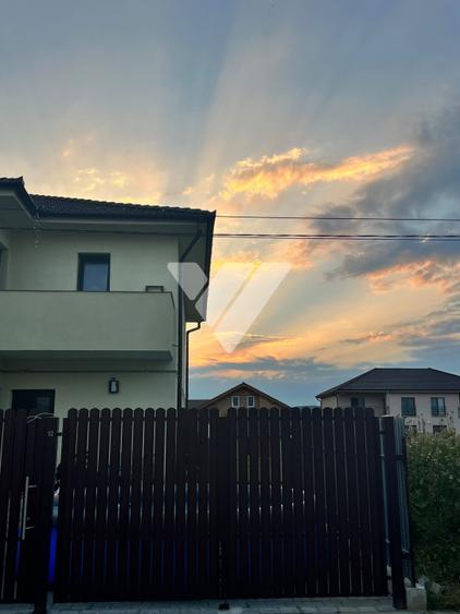 Casa moderna tip duplex 4 camere si teren 250 mp - Cristian Sibiu