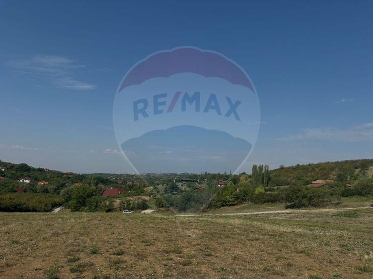 Teren de Vânzare, Intravilan, 5511 mp, în Zona de Dealuri cu Panoramă