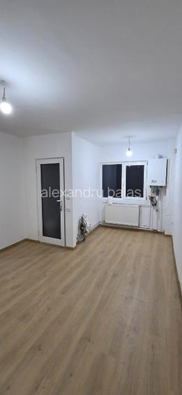 vand apartament ,  garsoniera zona aradului - 2