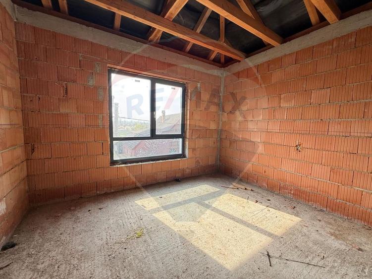 Casă de vânzare semifinisată, 4 Camere 145 mp utili,Făcliei