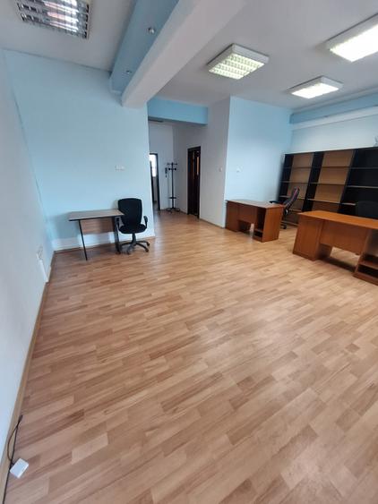 Bd. Mamaia, spatiu 47 mp., cladire de birouri