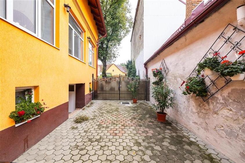 Casa pretabila: rezidential/ comercial/ servicii  Central, Fagaras - 23