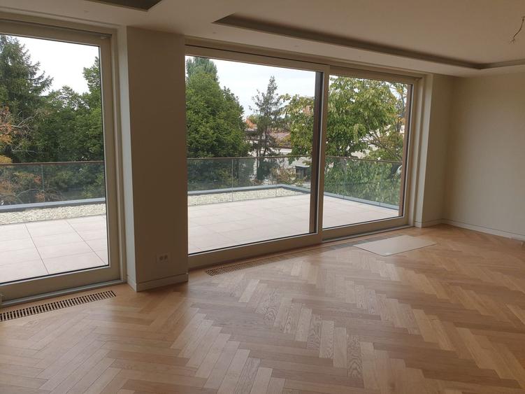 Aviatorior, apartament de 4 camere si curte proprie