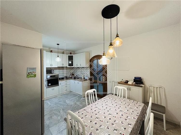 Ap complet renovat, 120 mp utili, garaj, 2 balcoane, pivnita - B-dul Victoriei