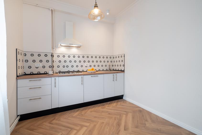 APARTAMENT 3/4 CAMERE PARTER// GRADINA