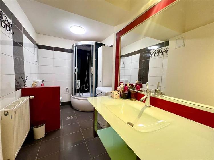 Apartament 2 camere la casa cu curte proprie Schei