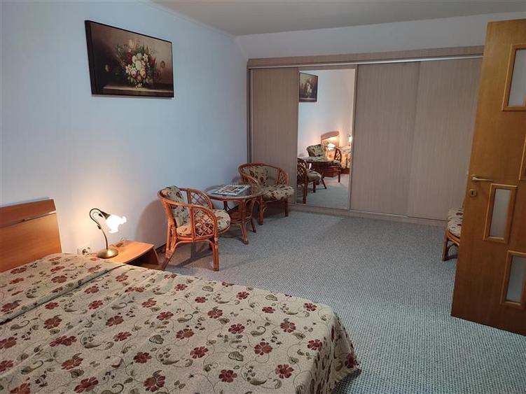 VILA 5 CAMERE, FARA CURTE, GARAJ, CENTRAL, ZONA LIVADA POSTEI