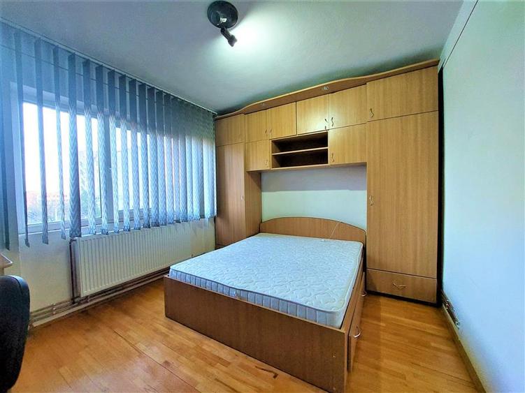 Apartament 3 camere. Zona  Podgoria.
