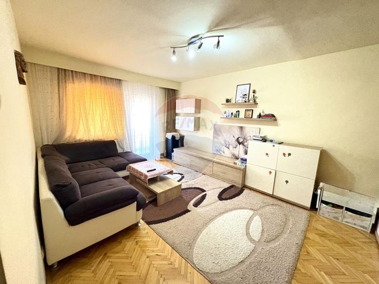 Vanzare apartament 3 camere decomandat cu loc parcare Micalaca zona300