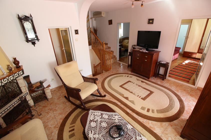 Vand/schimb casa  P+1, zona centrala - 200.000 euro