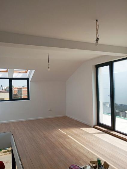 Vila Tunari str. Paris, 5 camere, curte 300 mp, 400 mp construiti