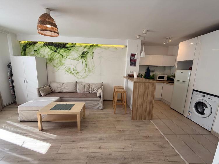 UNIVERSITATE, 2 camere, etaj 3, 50 mp, centrala proprie, mobilat, renovat