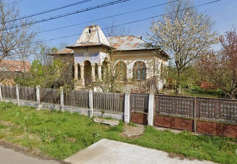 Casa boierească cu 3 camere, teren 1500mp + gradina 500mp