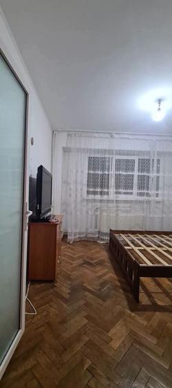 De vanzare apartament cu 2 camere, central, Bloc BR, et. 2, 76.000 euro