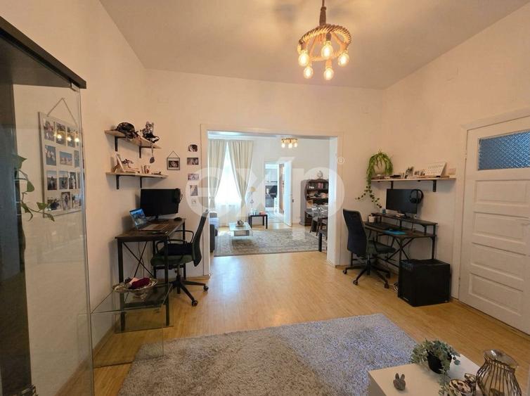 Decebal, Delea Noua, apartament de vanzare etaj 1 cu centrala proprie