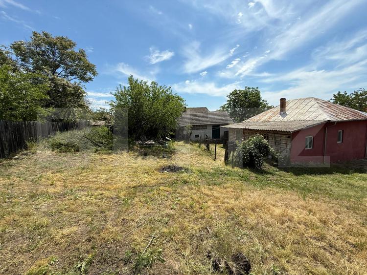 Casa partial renovata, 60 mp, 6000 mp teren, zona Georocu Mare