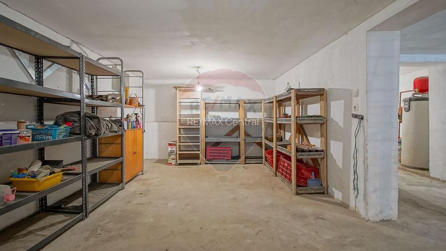Vilă cu Teren Generos - Tractorul, Potrivită pentru Locuit sau Afacere - 37