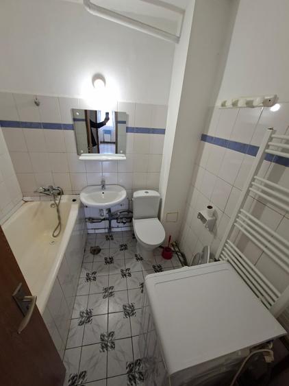 Apartament cu 2 camere decomandat, etajul 3/10, zona Independentei