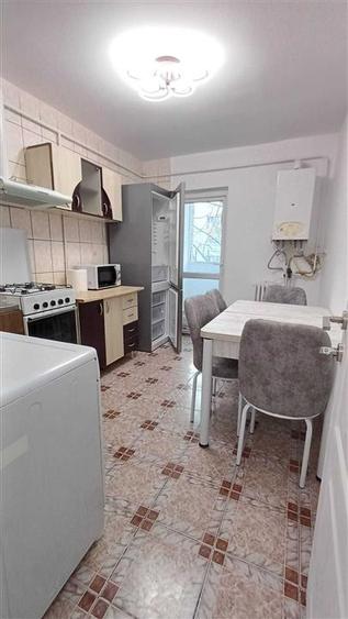 Apartament spatios cu 3 camere - Centru, Targu Cucu