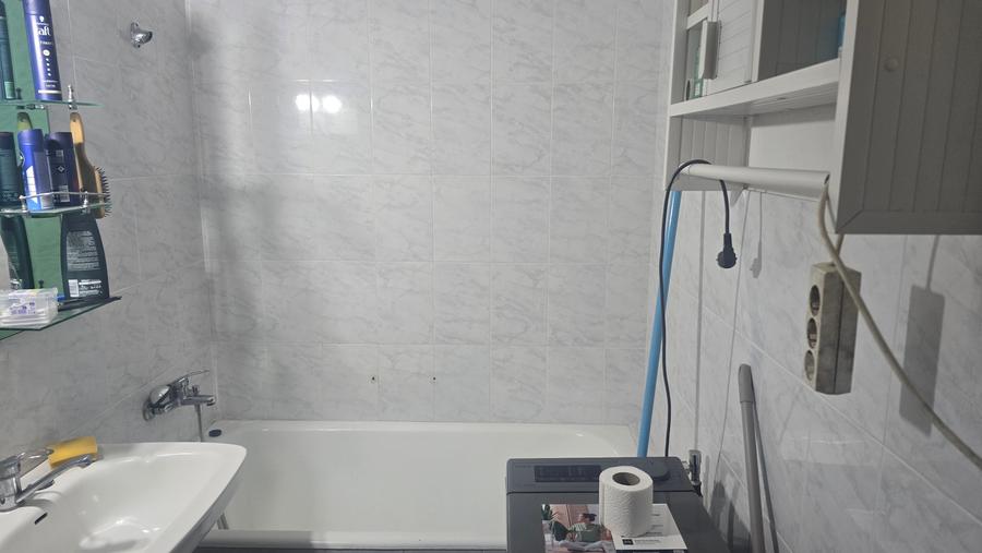 Vand garsoniera in Deva, zona Dacia, etaj 1, bloc de 4 etaje, usa metalica,