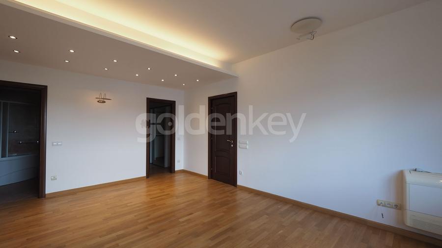 Apartament spatios cu 4 camere, vedere frumoasa