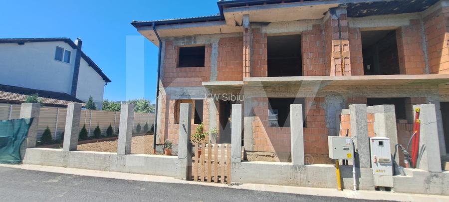 Duplex  de vanzare , curte  ,Selimbar - 2