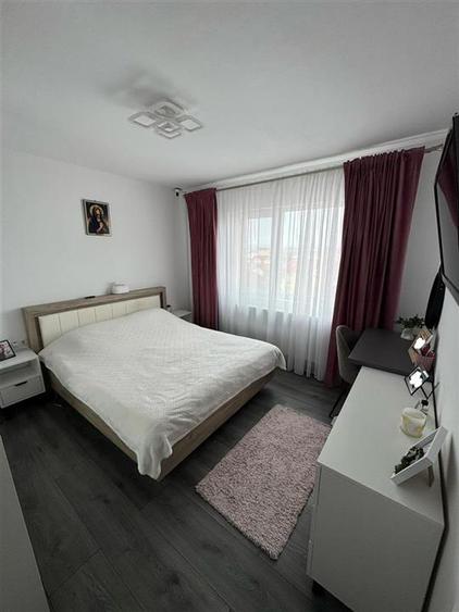 Apartament modern 3 camere balcon pivnita zona Semaforului
