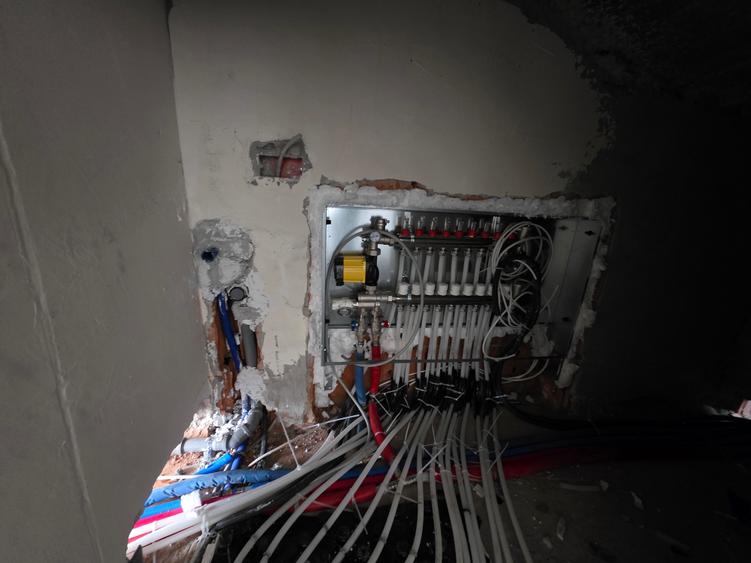 Vila 4 camere + mansarda 47mp,2km de M Râul Doamnei,tva inclus,încălzire pardose