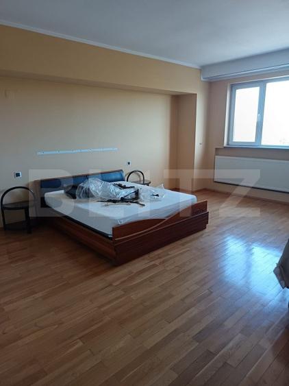 Hala de productie, spatii depozitare, parcare, cladire cu birouri, teren 14474mp
