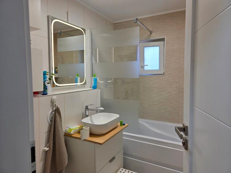 Apartament cu 3 camere și dependințe