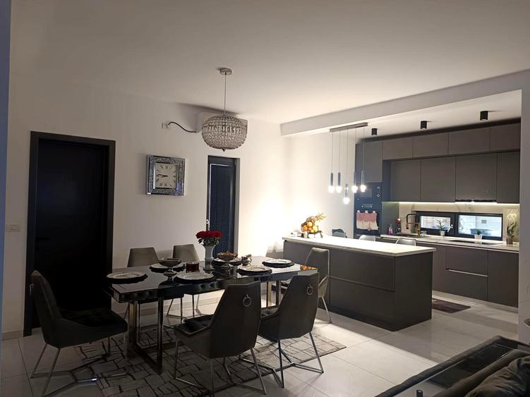 Duplex despărțit prin garaj, 3 Dormitoare- Zona Lidl - Dumbravita
