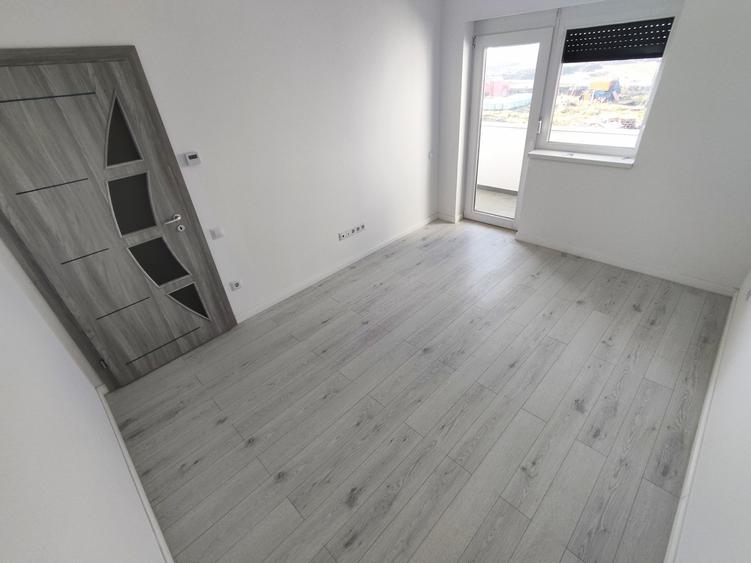 Penthouse 2 camere, 2 terase 40 mp, lift, incalz pardoseala, baie cu geam + TVA
