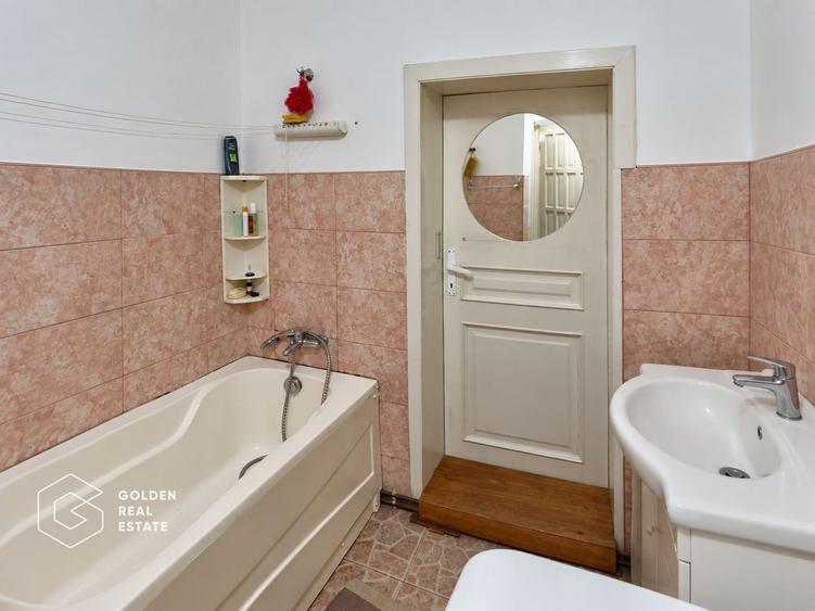 Casa din caramida, 3 camere + anexa, teren 262 mp,  zona Vlaicu
