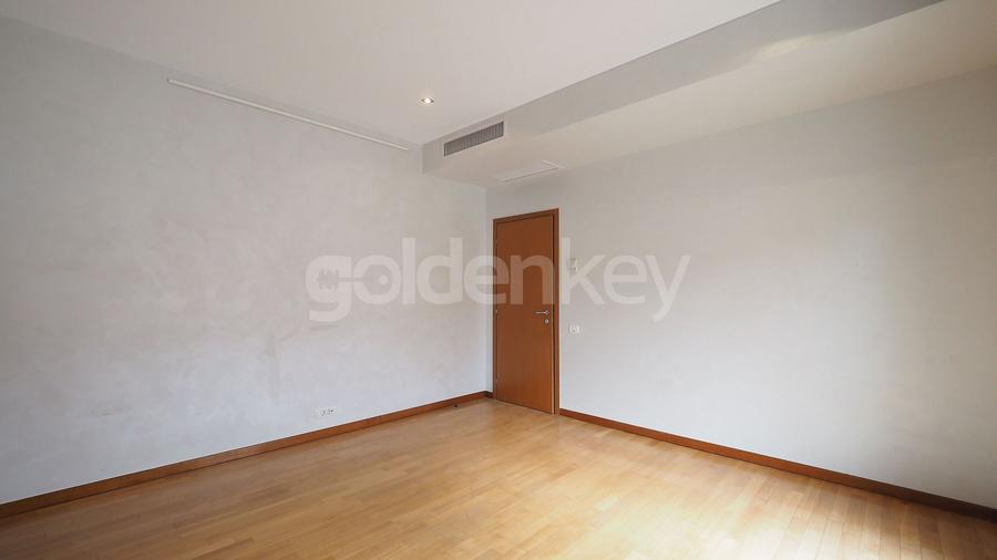 Apartament penthouse cu 4 camere | 2 garaje | spatii generoase