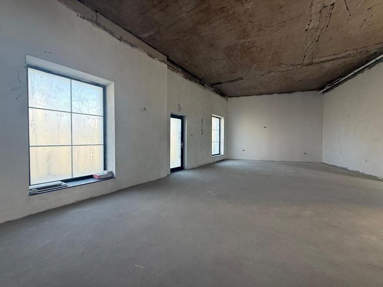 Spațiu comercial 84 mp de închiriat – Zona Cetății | 4 locuri parcare |
