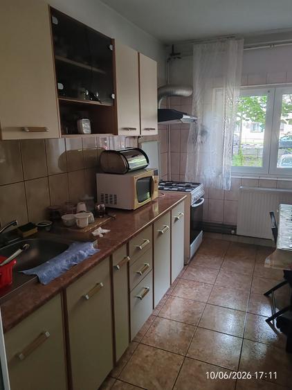 INCHIRIERE O CAMERA INTR-UN APARTAMENT DE 3 CAM BERCENI- RESITA