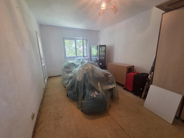 Apartament 3 camere, Decomandat, Piata Alexandru cel Bun