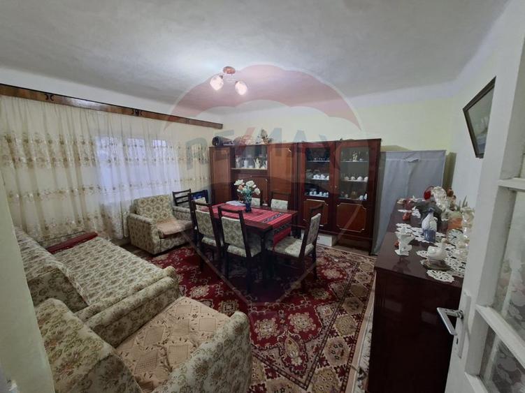 Casă de vânzare, Buhuși — 80 mp, teren 410 mp