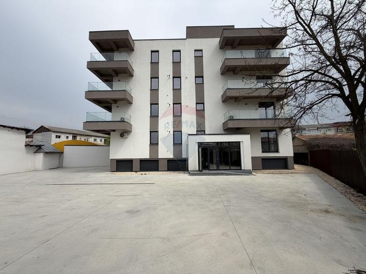 Apartament 3 camere bloc nou zona Finante
