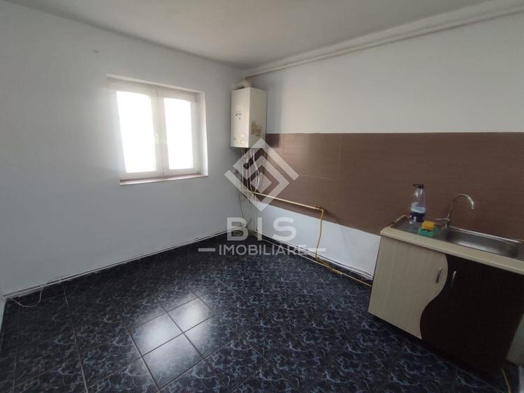 Apartament 3 camere de vanzare.