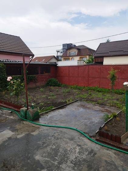 Vand casa cu 3 camere in zona Budiului.