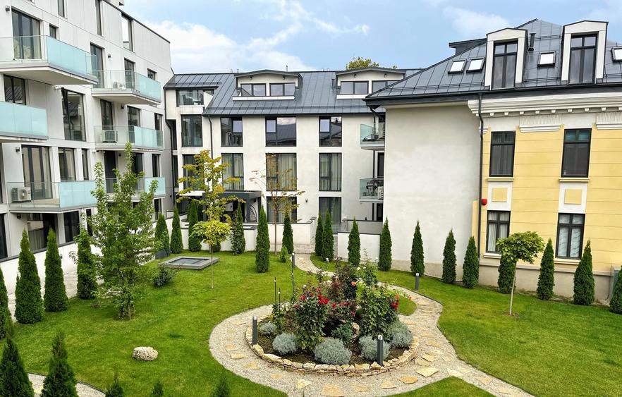 Apartament în Carmen Sylva Residence,piscină pe terasa blocului,parcare