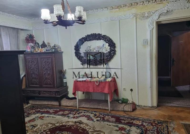 Apartament 4 camere de vanzare, Trivale
